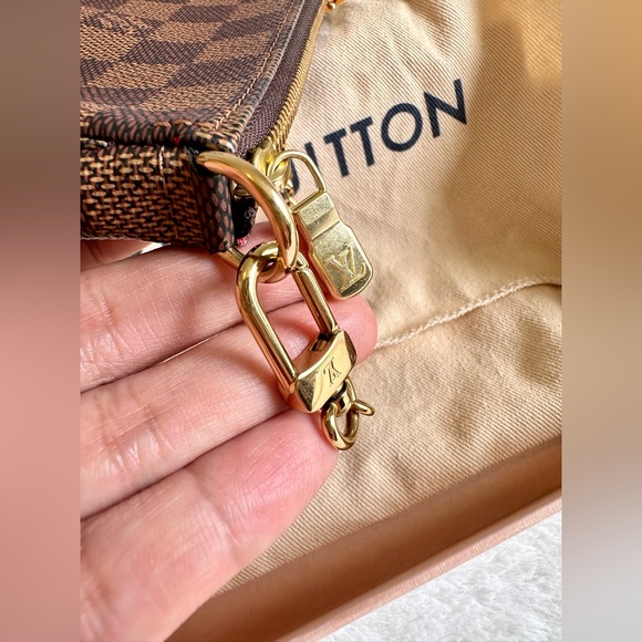 ᴺᵉʷ ✨LOUIS VUITTON Damier Ebene Mini Pochette - Picture 5 of 9